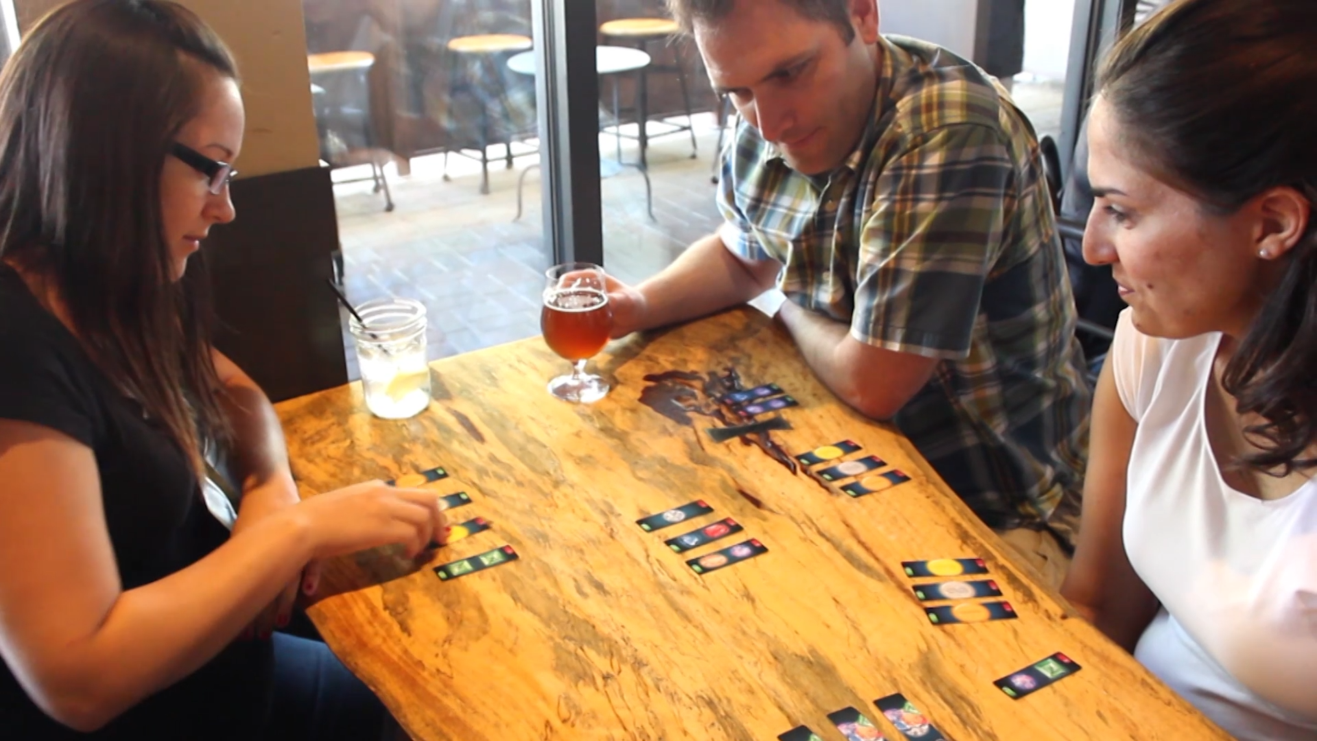 pack-o-game-people-playing.png